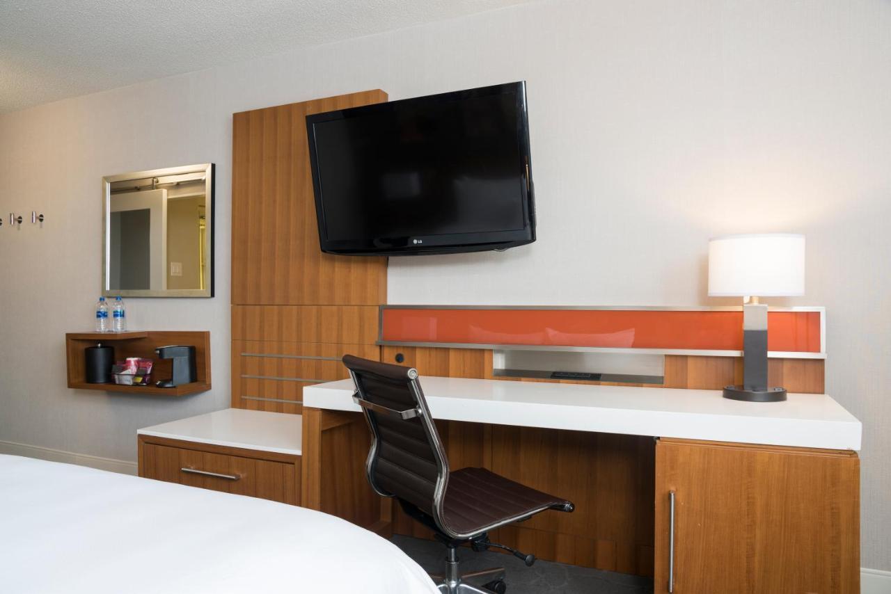 Sonesta Hotel Grand Rapids Airport Экстерьер фото