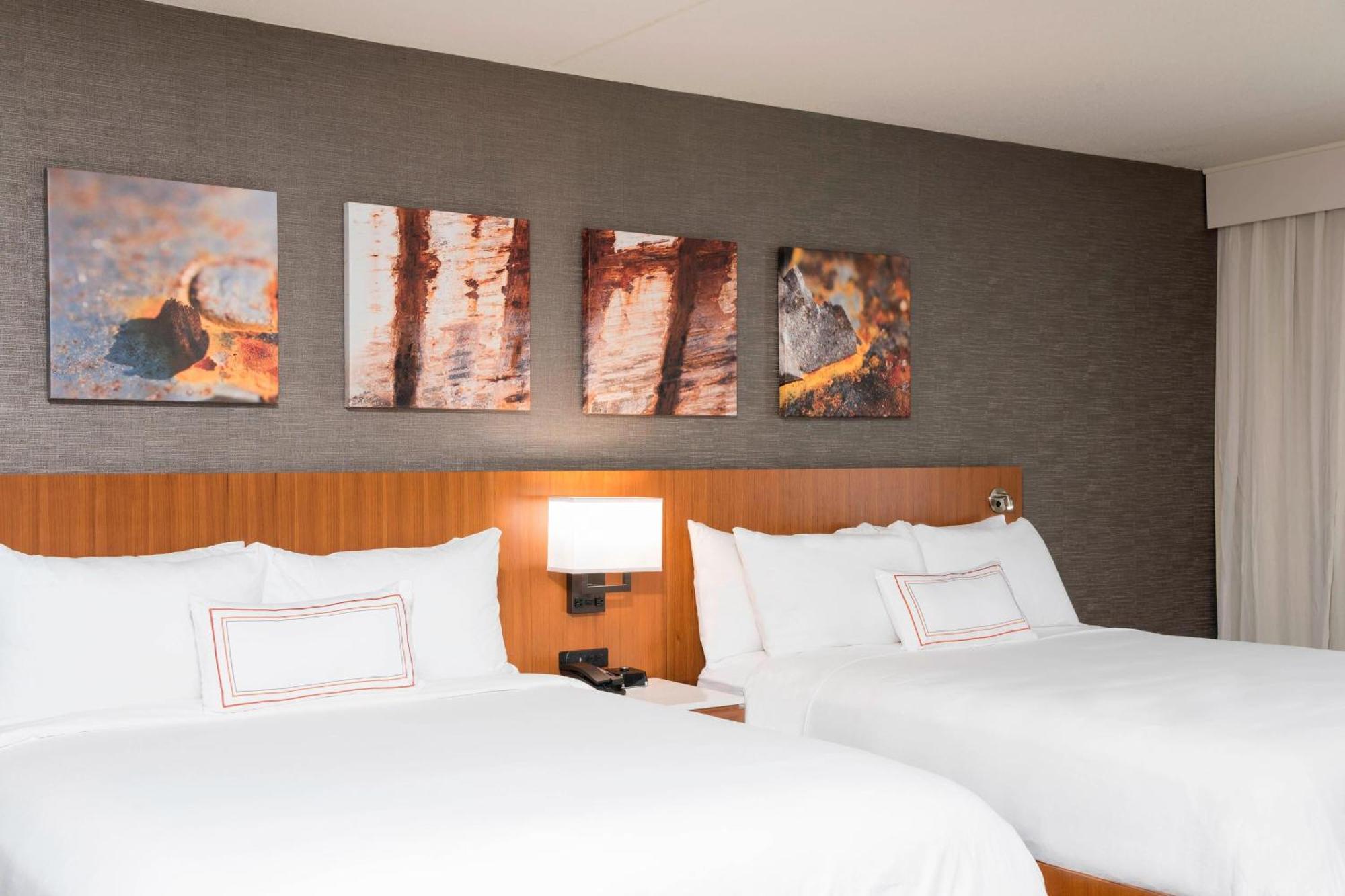 Sonesta Hotel Grand Rapids Airport Экстерьер фото