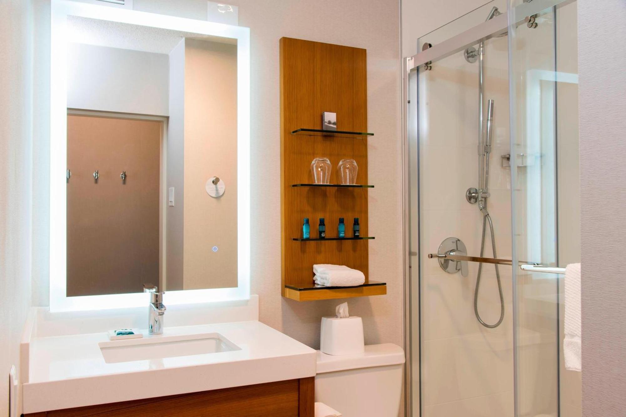 Sonesta Hotel Grand Rapids Airport Экстерьер фото