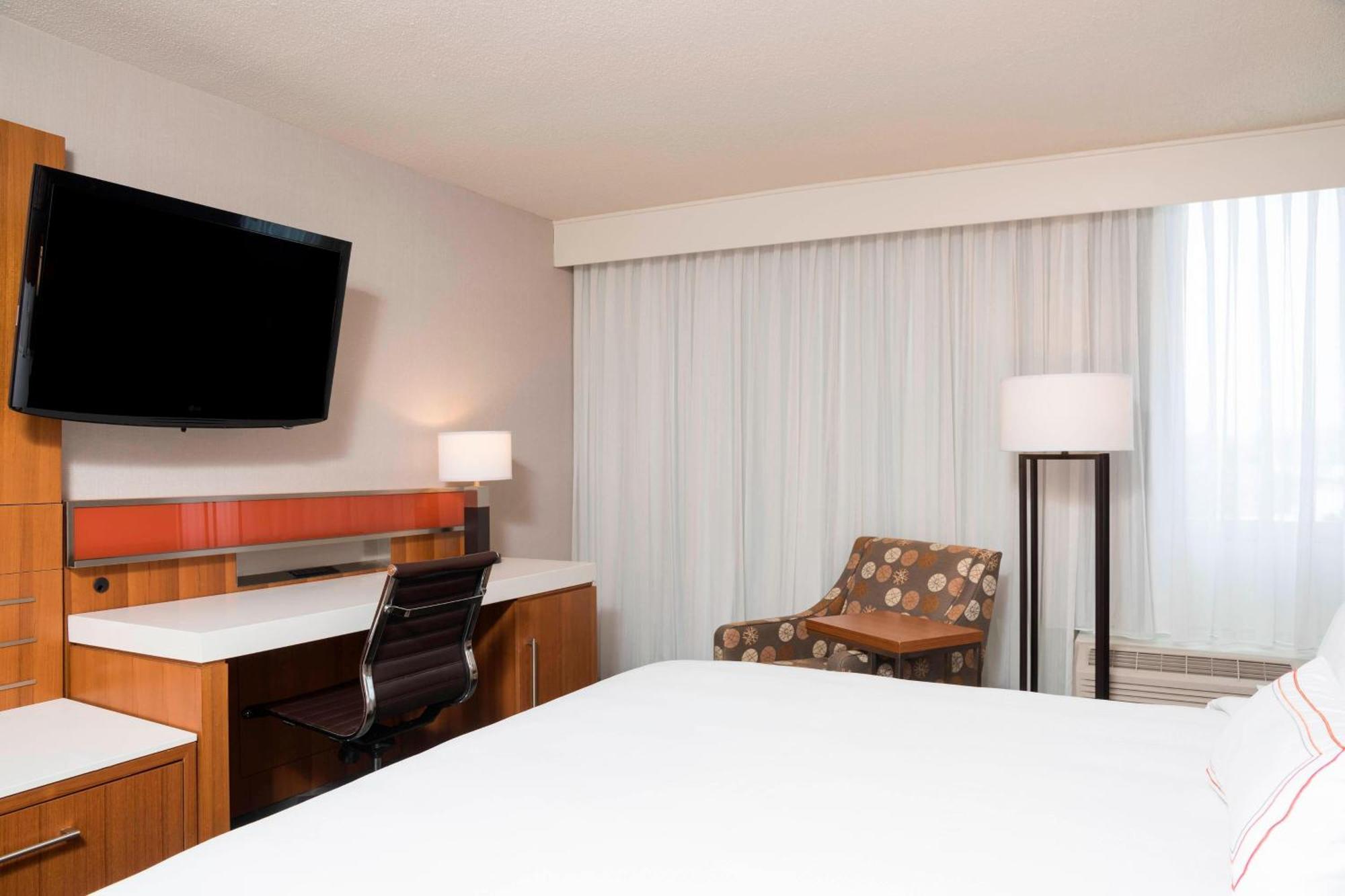Sonesta Hotel Grand Rapids Airport Экстерьер фото