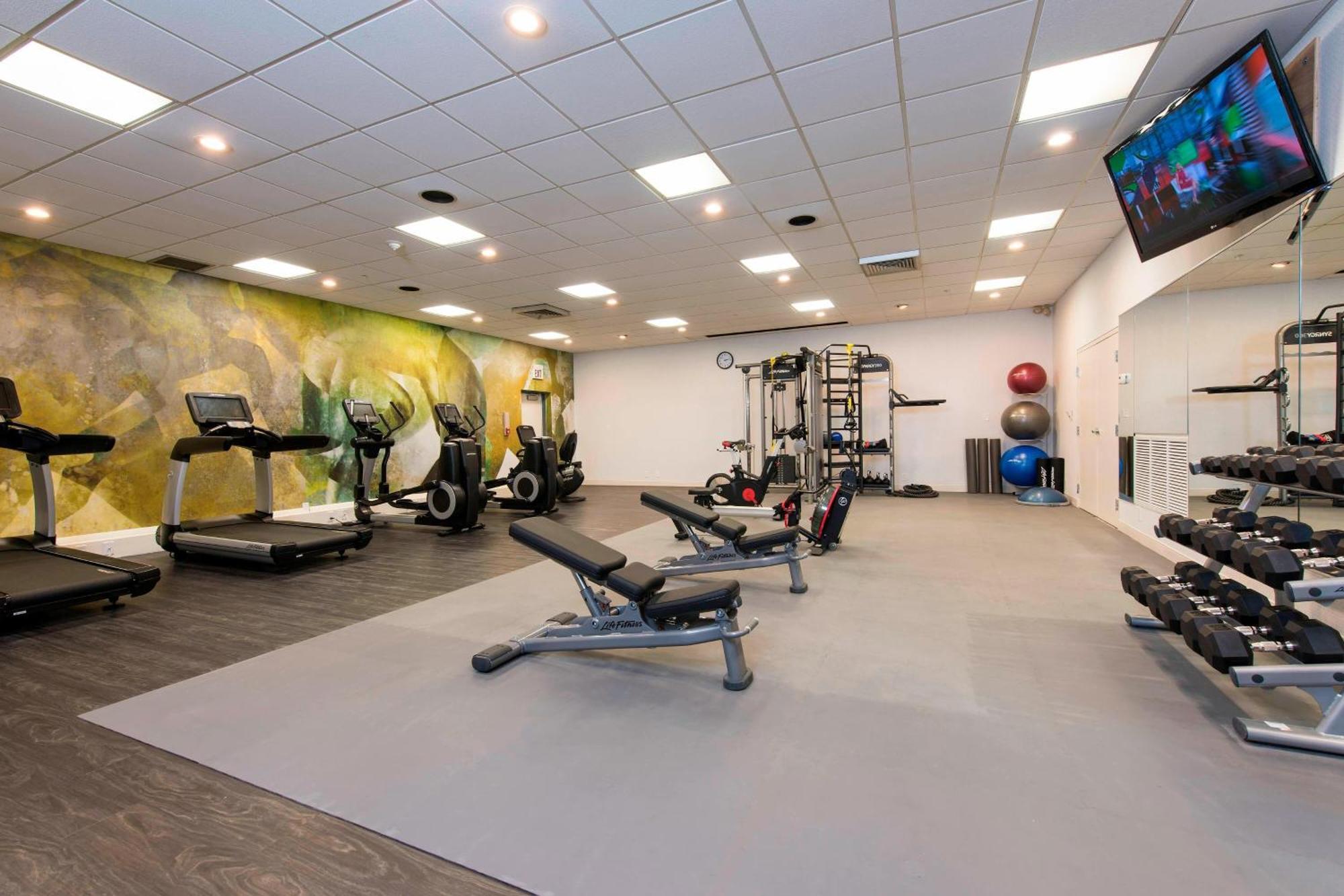 Sonesta Hotel Grand Rapids Airport Экстерьер фото