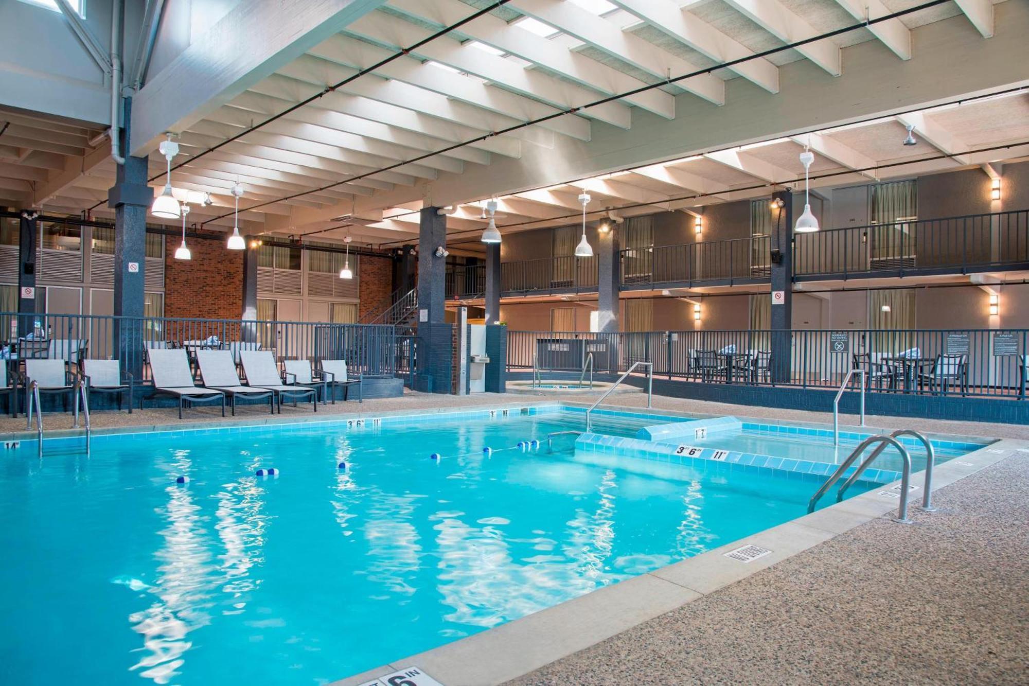 Sonesta Hotel Grand Rapids Airport Экстерьер фото