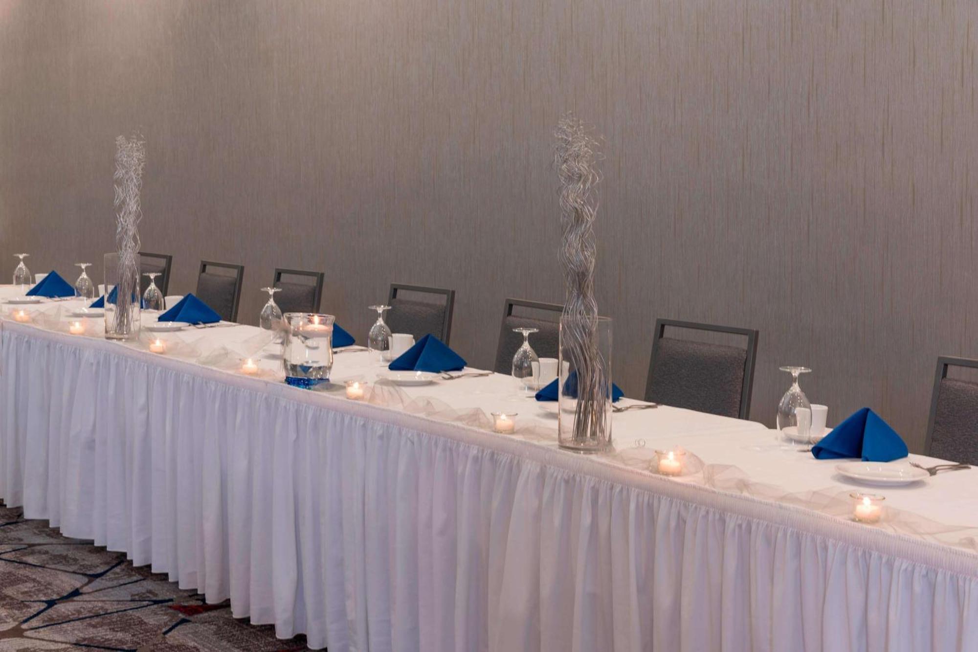 Sonesta Hotel Grand Rapids Airport Экстерьер фото