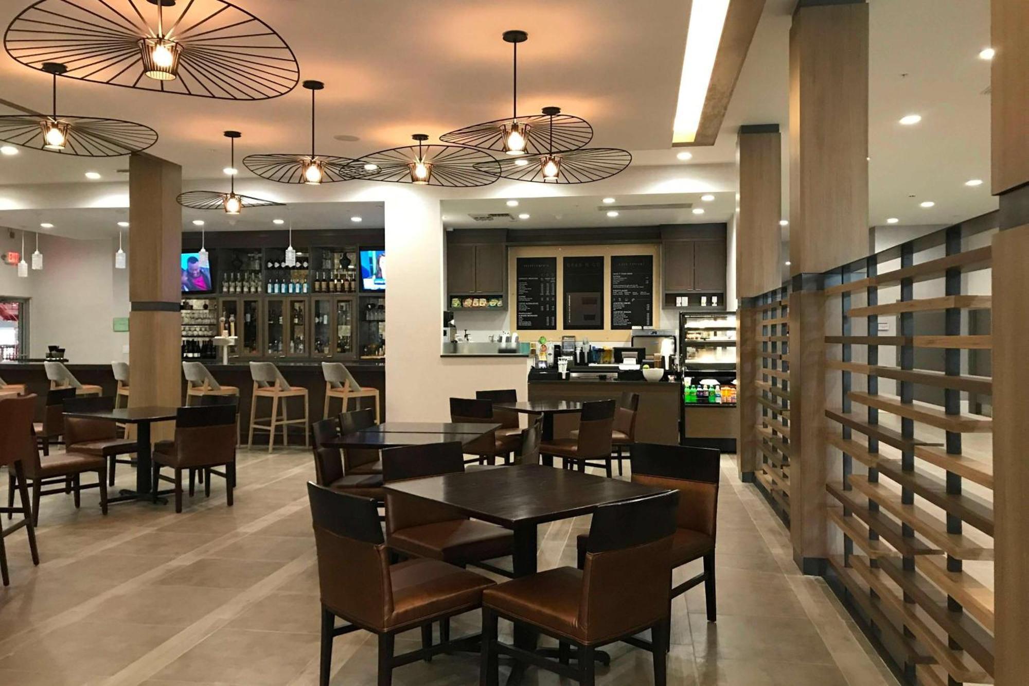 Sonesta Hotel Grand Rapids Airport Экстерьер фото