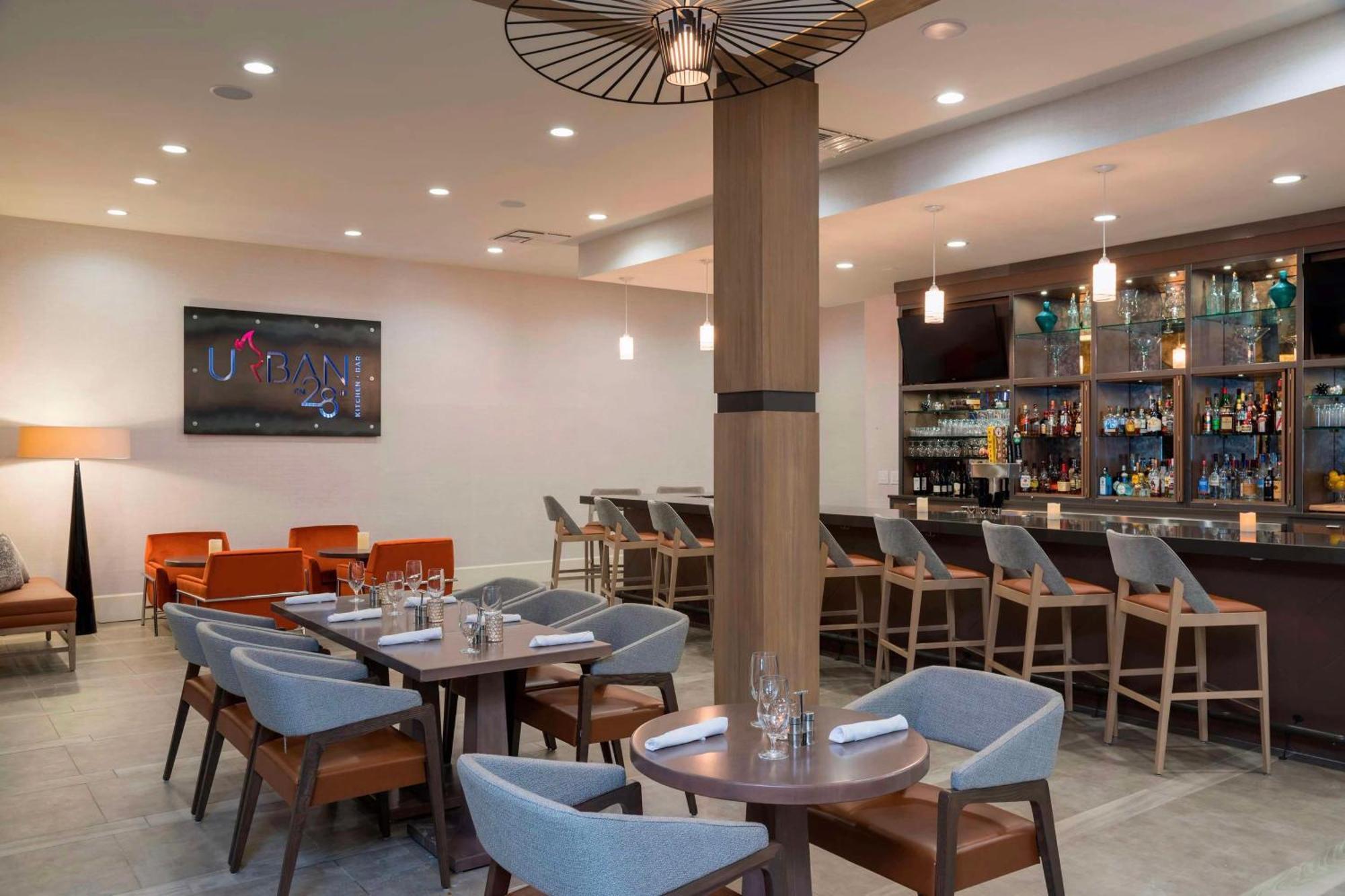 Sonesta Hotel Grand Rapids Airport Экстерьер фото