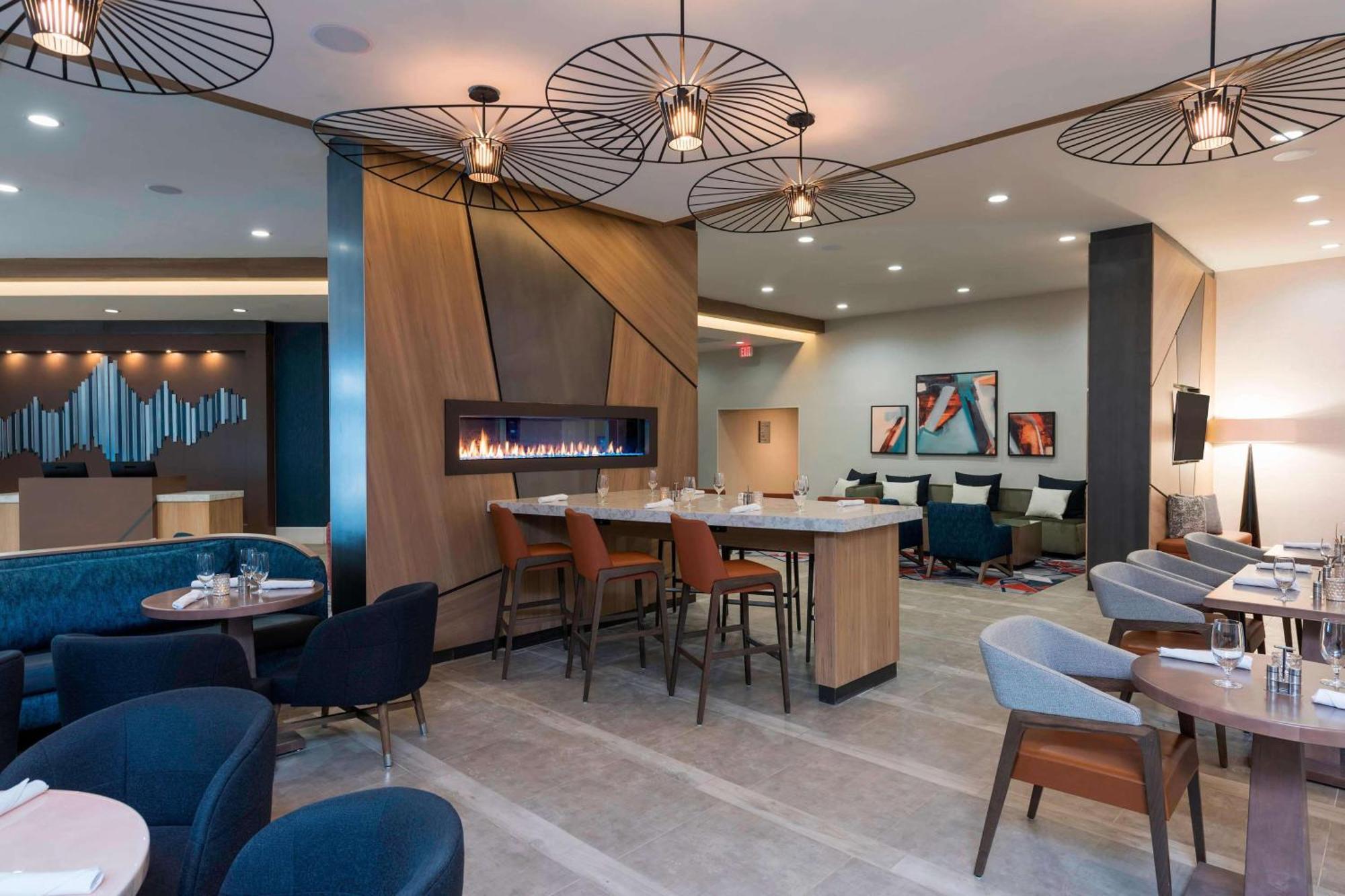 Sonesta Hotel Grand Rapids Airport Экстерьер фото