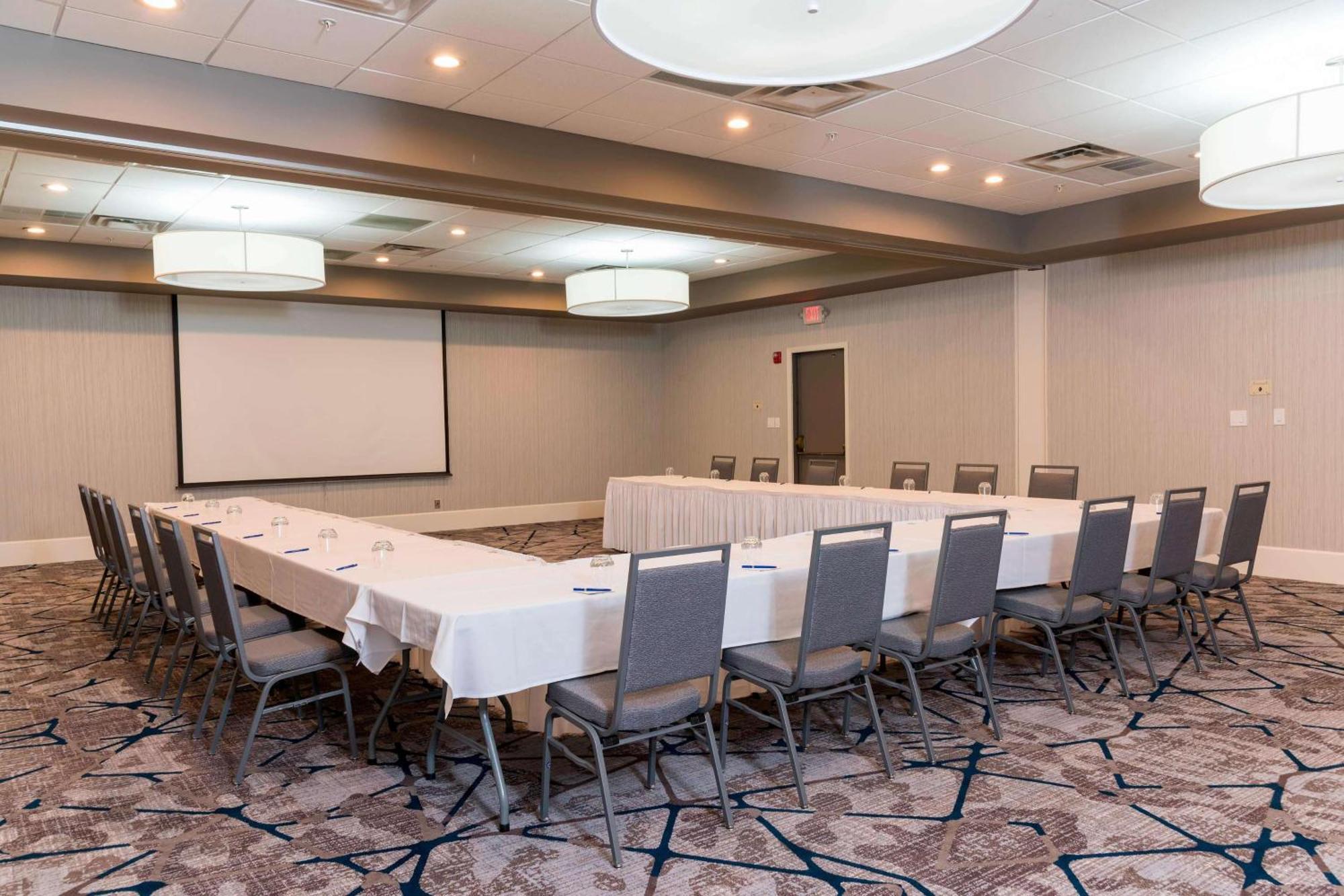 Sonesta Hotel Grand Rapids Airport Экстерьер фото