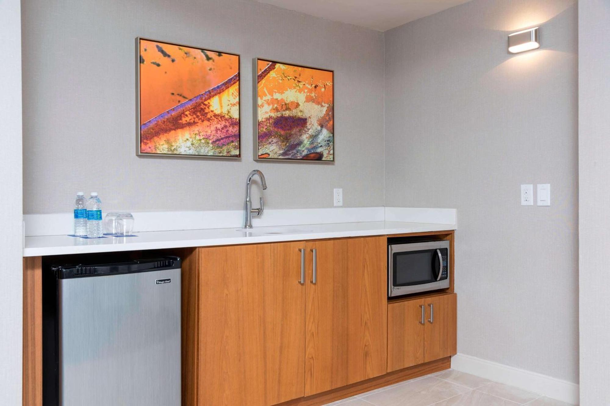 Sonesta Hotel Grand Rapids Airport Экстерьер фото
