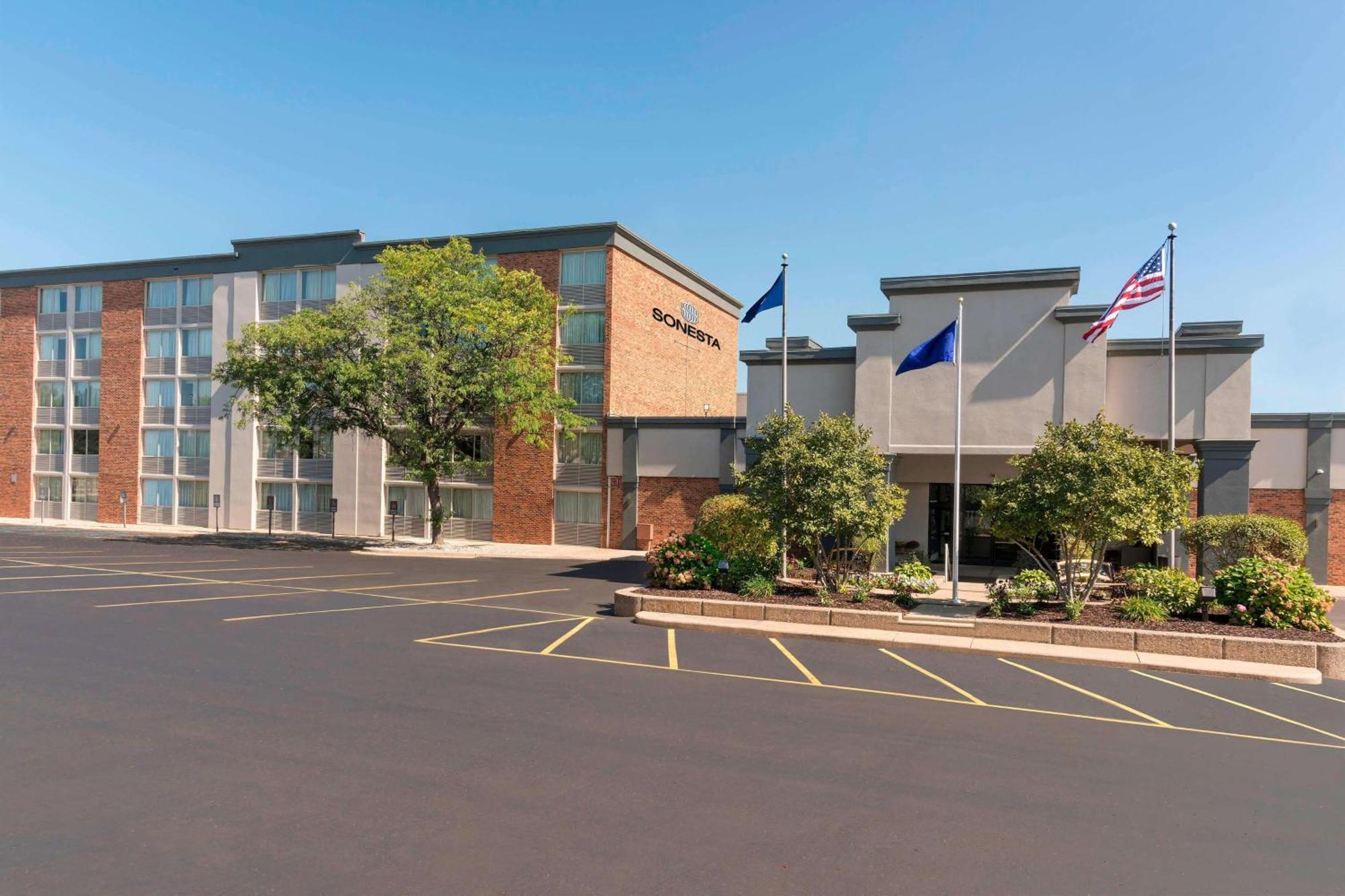 Sonesta Hotel Grand Rapids Airport Экстерьер фото