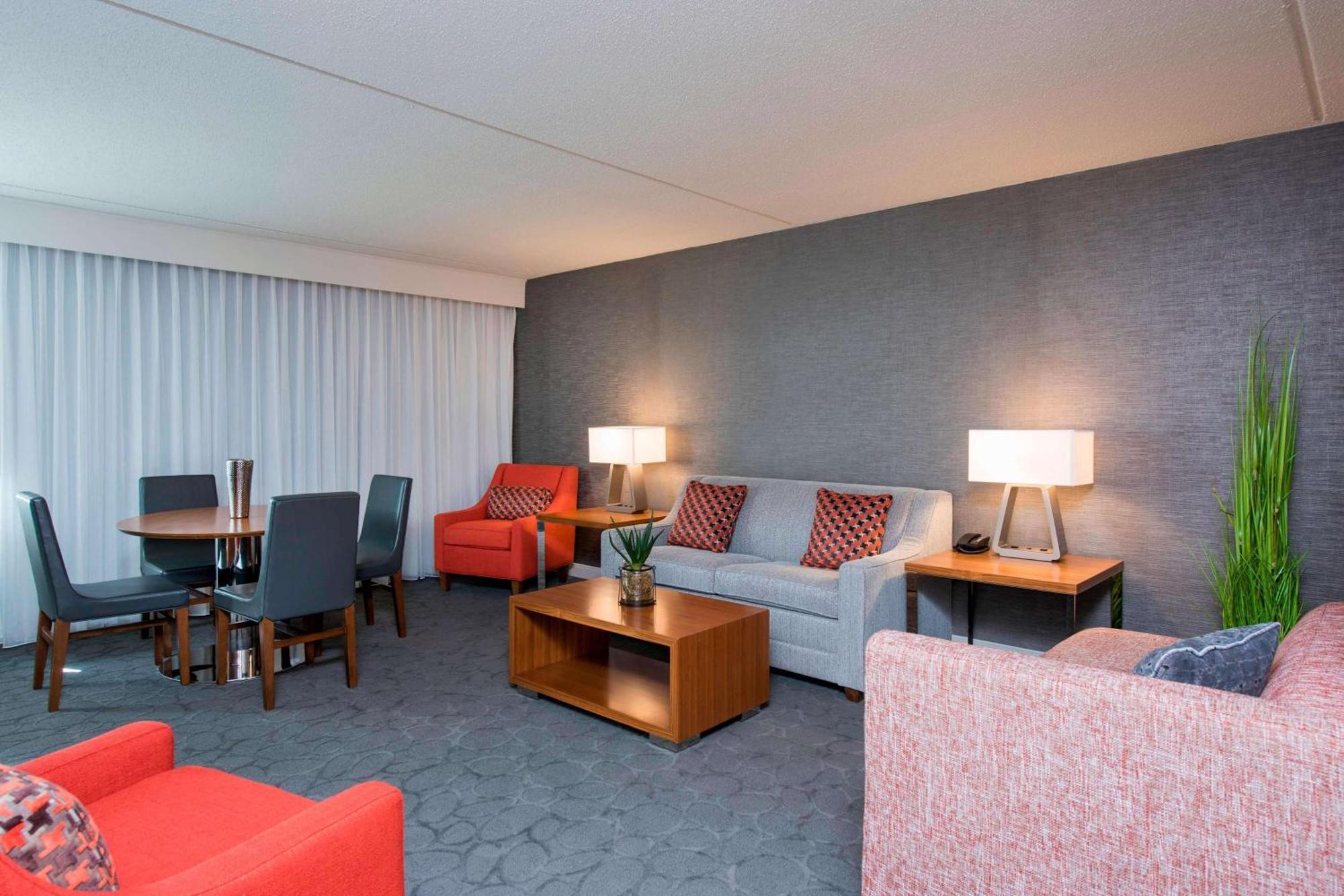 Sonesta Hotel Grand Rapids Airport Экстерьер фото