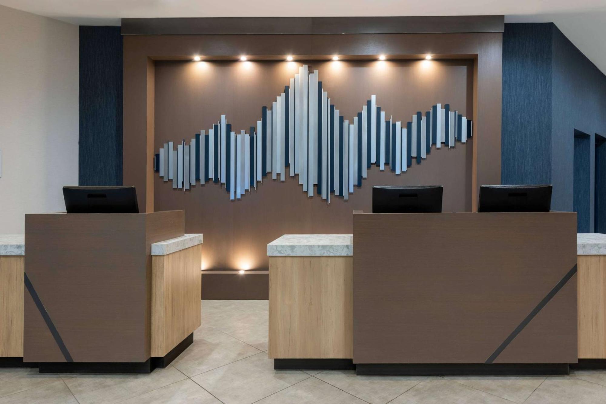 Sonesta Hotel Grand Rapids Airport Экстерьер фото