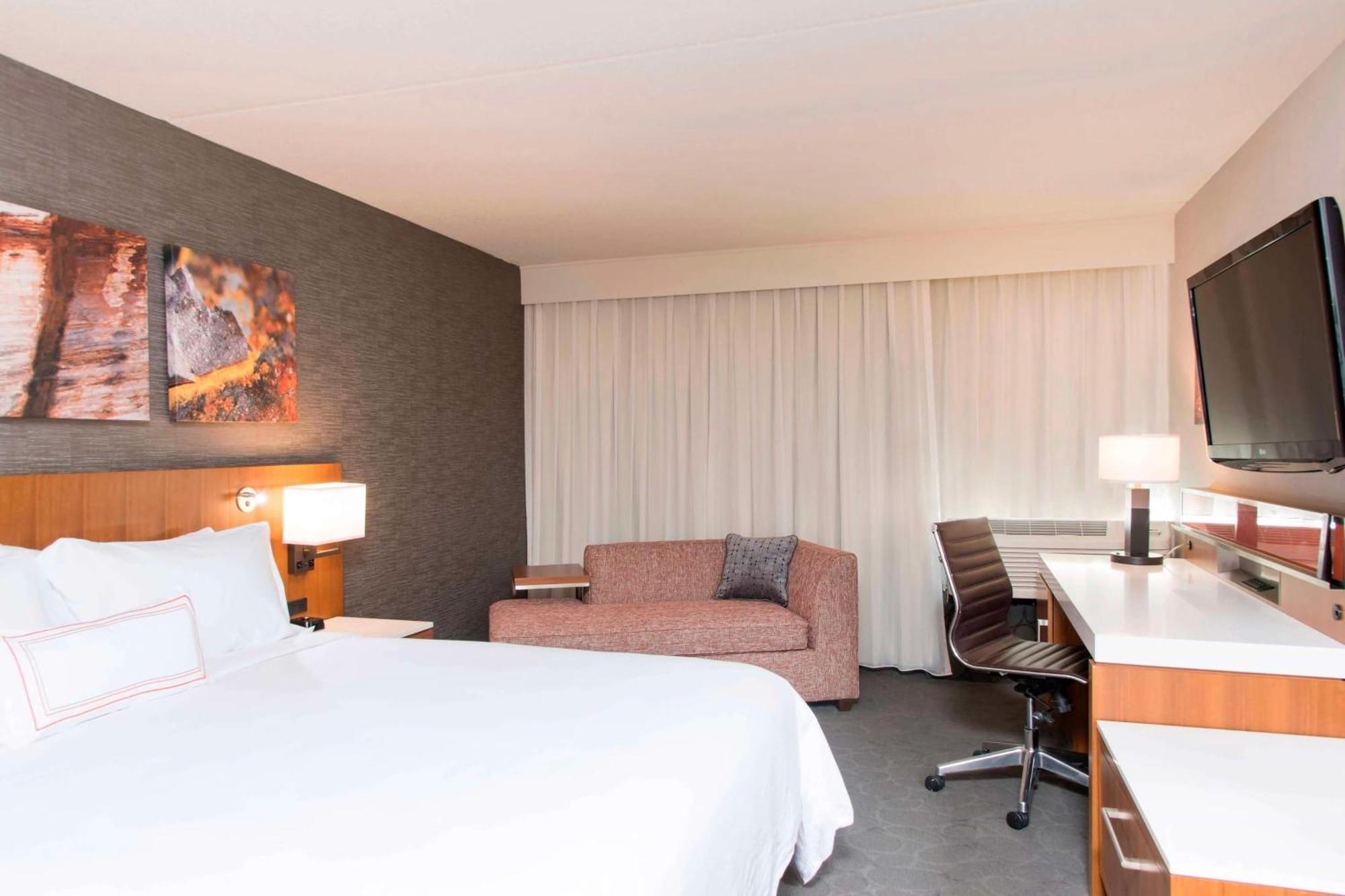 Sonesta Hotel Grand Rapids Airport Экстерьер фото