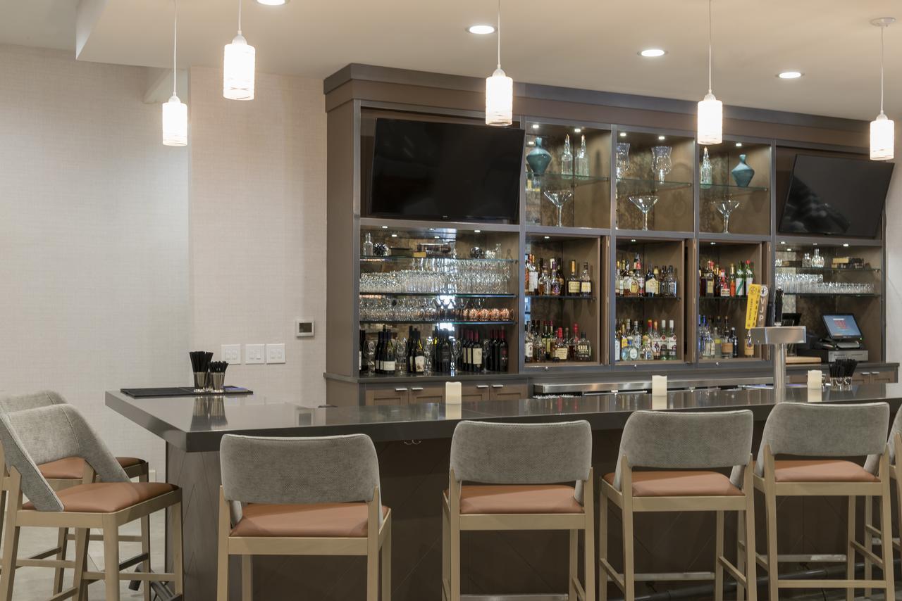 Sonesta Hotel Grand Rapids Airport Экстерьер фото