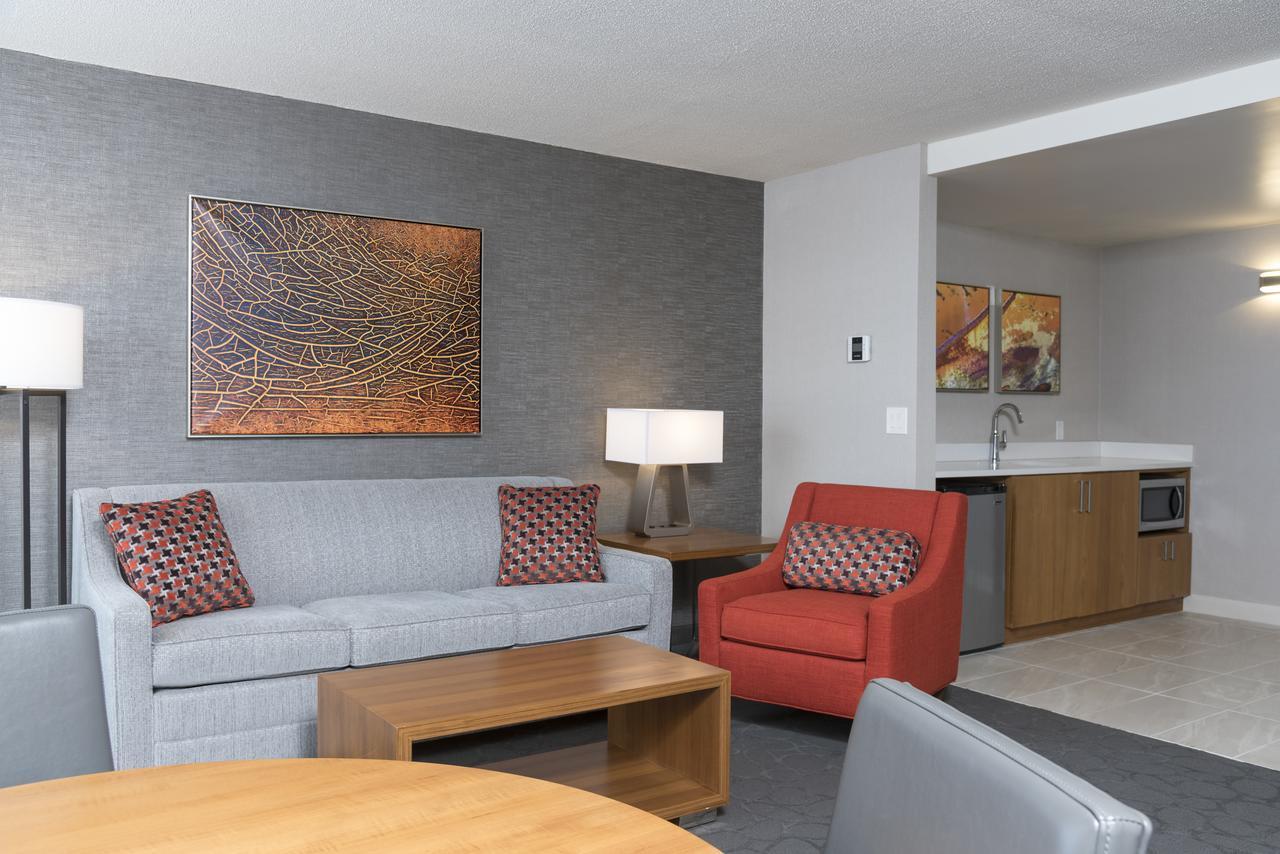 Sonesta Hotel Grand Rapids Airport Экстерьер фото